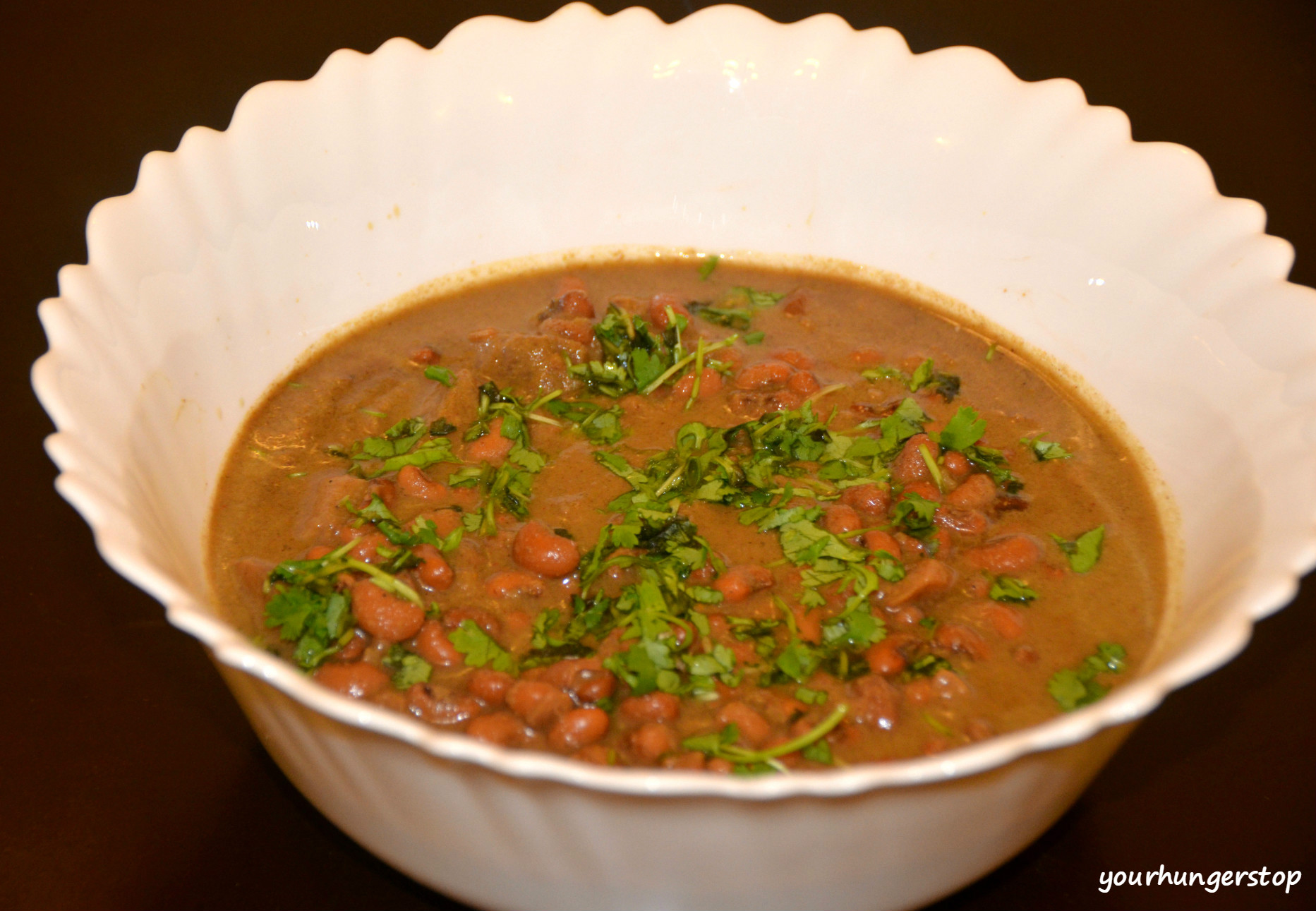 Alsanyache tonak (Red Cow Peas Curry)